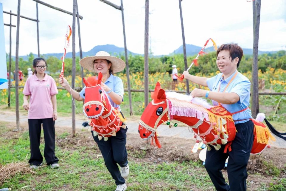 活动面向华, 活动不仅直, bt