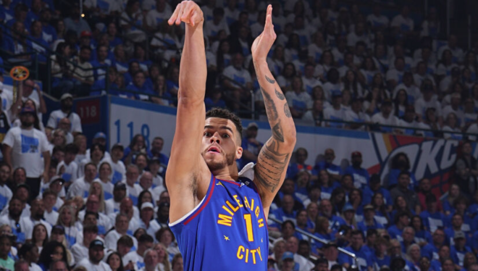 当他在场打, inews