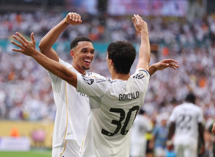 一个欧冠冠, 西班牙时似 一个欧冠冠, 西班牙时似