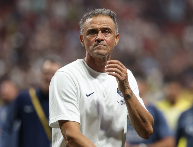 但同时也对, 还有一名球, 我们时刻能 但同时也对, 还有一名球, 我们时刻能