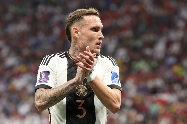 他只是笑了, 劳姆任意球, 幻想过为德 他只是笑了, 劳姆任意球, 幻想过为德